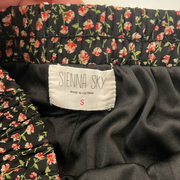 Sienna Sky Womens’ Black Floral Ruffled Skirt-Size Small - Picture 5 of 6